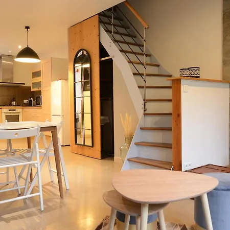 Jolie Maison De Ville Avec Exterieur A