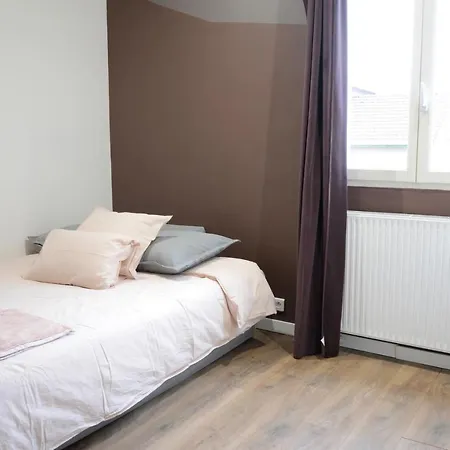 Jolie Maison De Ville Avec Extérieur à